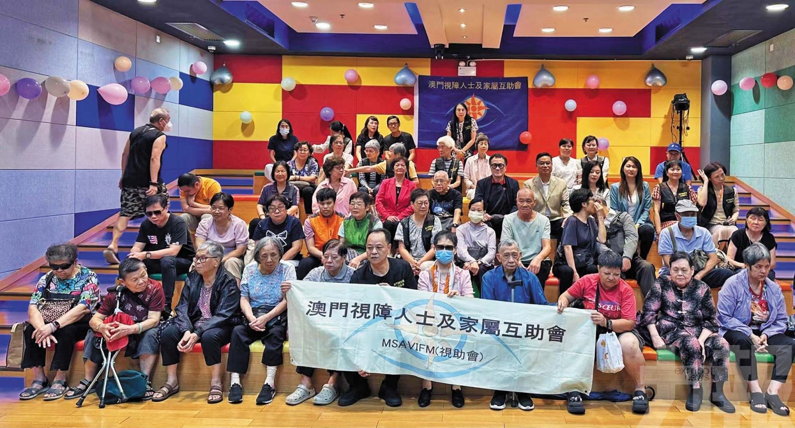 愛心人士送暖視障長者