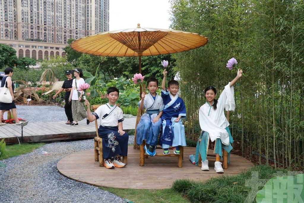 一連兩周末設主題攤位及漢服體驗