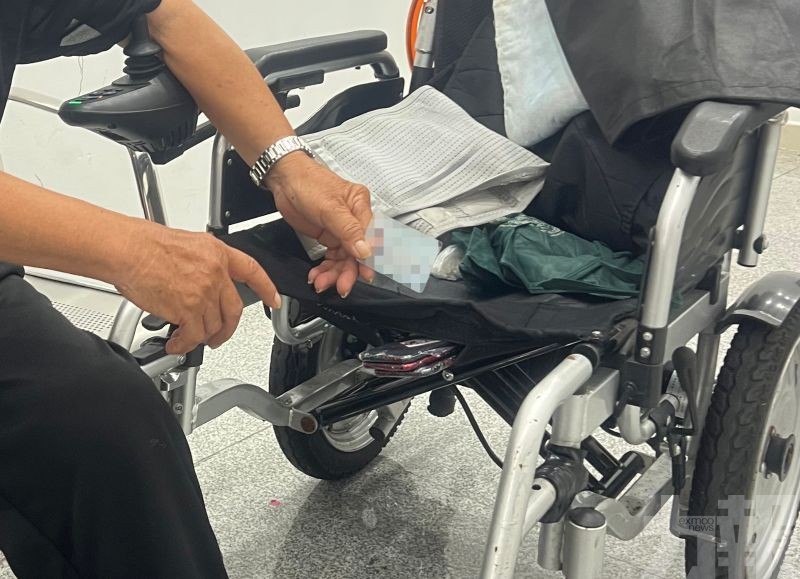 旅客坐墊夾層暗藏29台舊手機