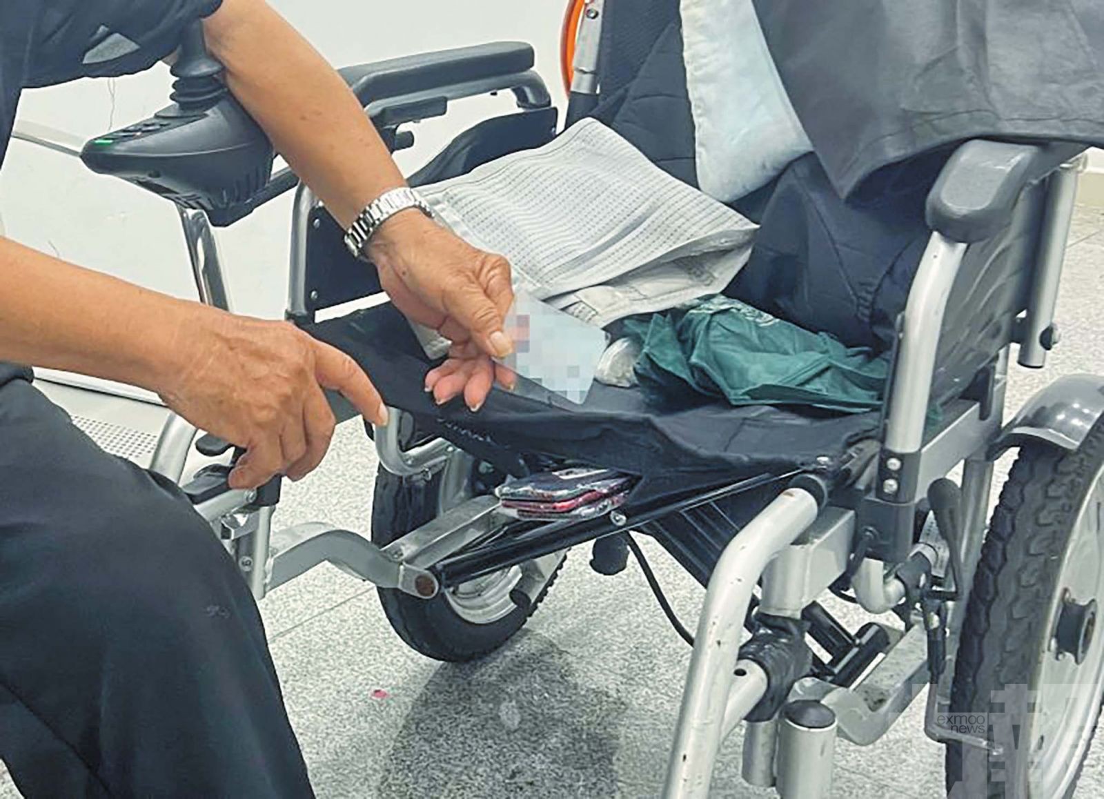 旅客坐墊夾層暗藏29台舊手機