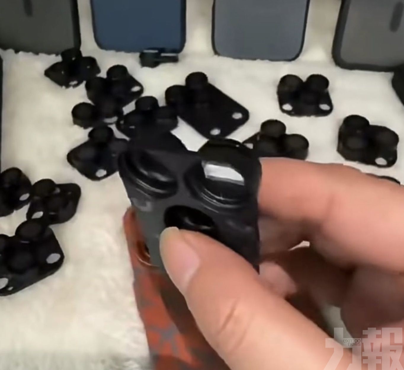 賣家竟稱可黑屏偷拍裙底