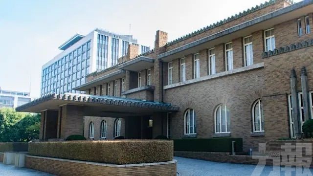 但被蟑螂嚇到尖叫