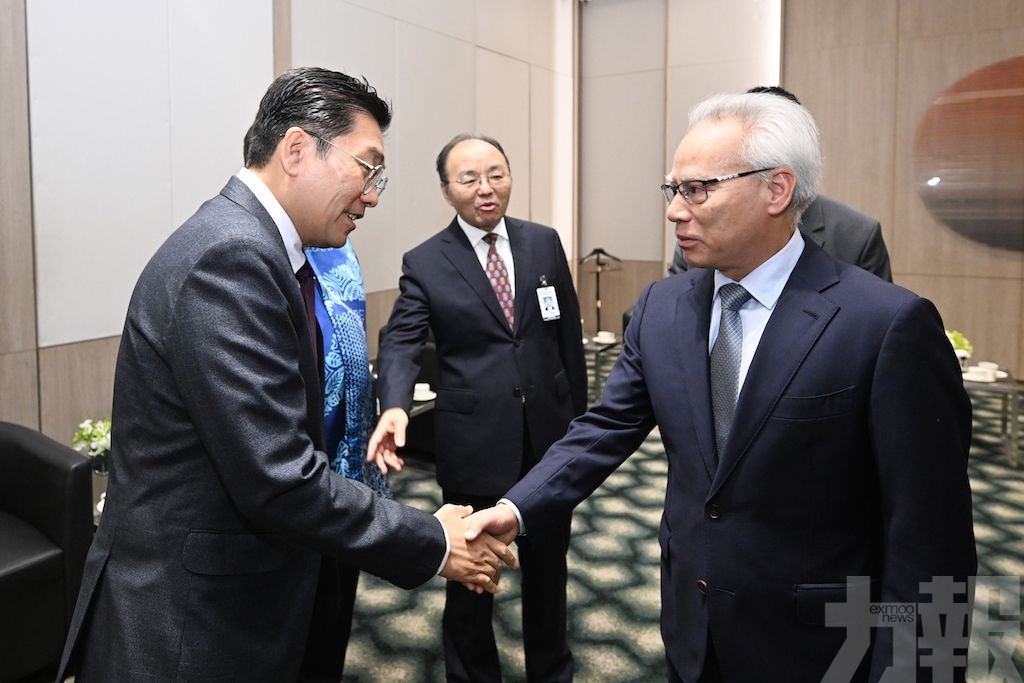 會見隨團企業家代表