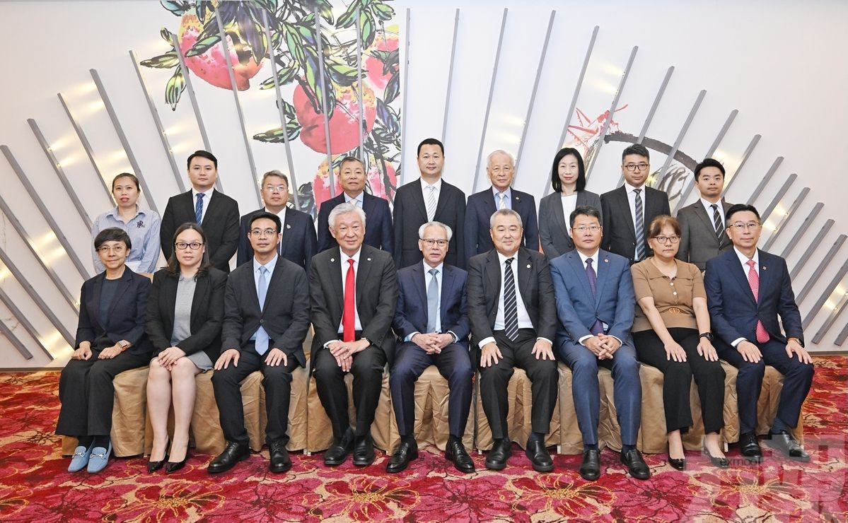 岑浩輝與馬來西亞僑領和商會代表會面
