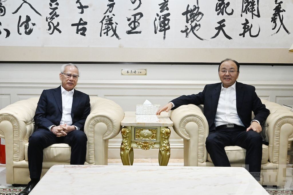 岑浩輝與中國駐馬來西亞大使歐陽玉靖會面