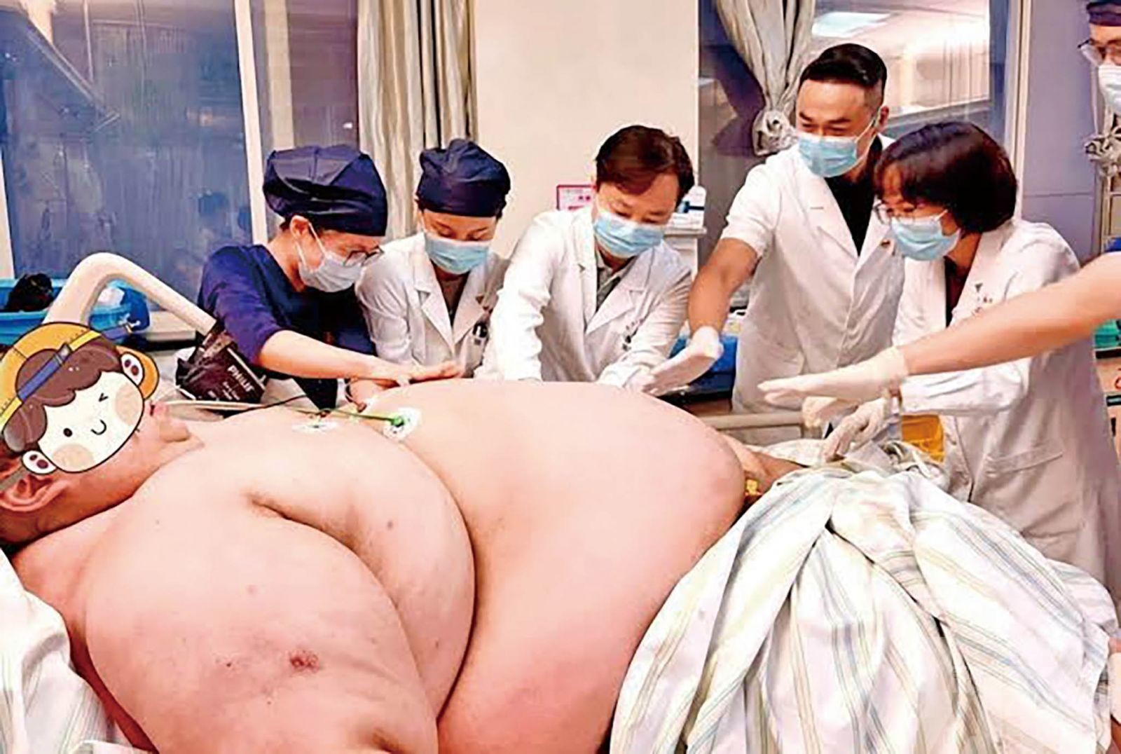 出動12名醫護合力抬上病床