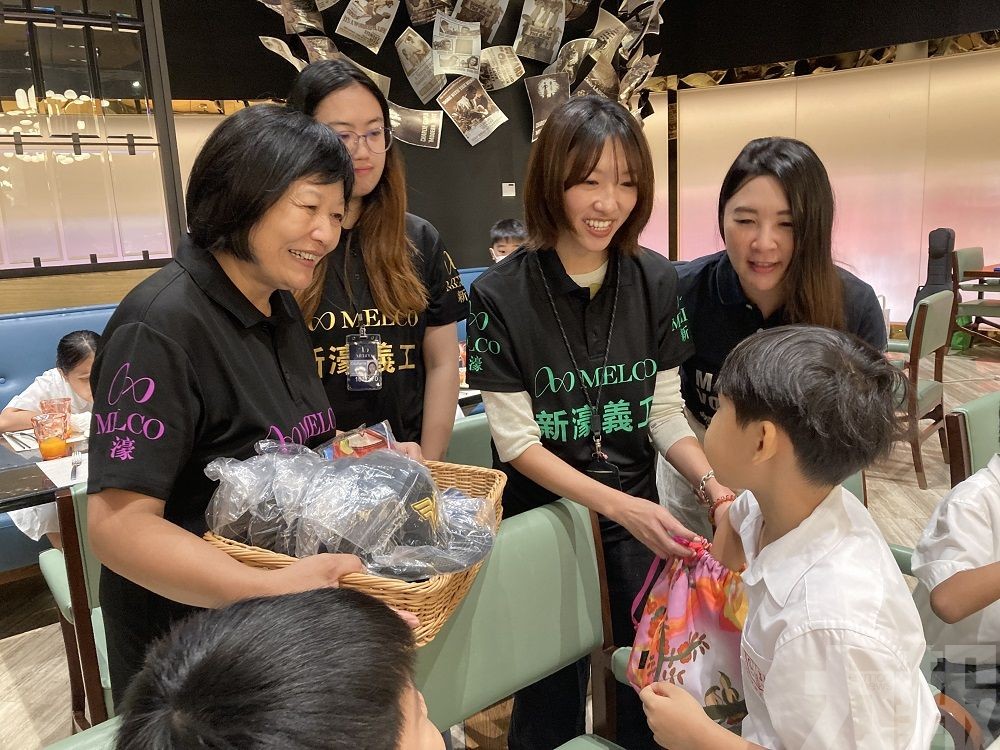 新濠於中秋佳節向社區送暖