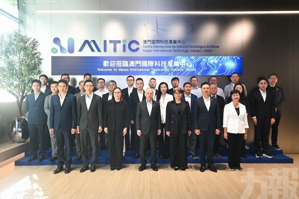 行政長官視察澳門國際科技產業中心