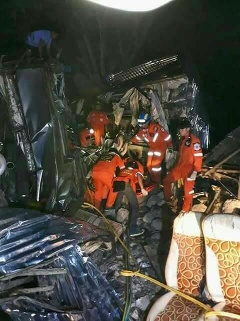 泰雙層旅遊巴與拖車相撞16死35傷