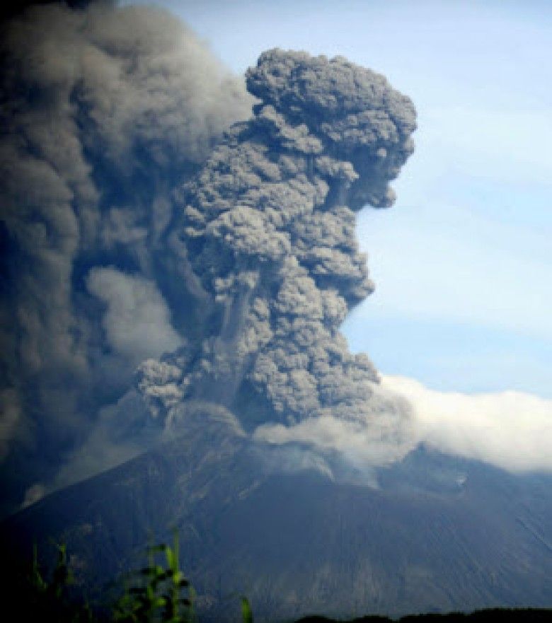 火山灰高達4,700米