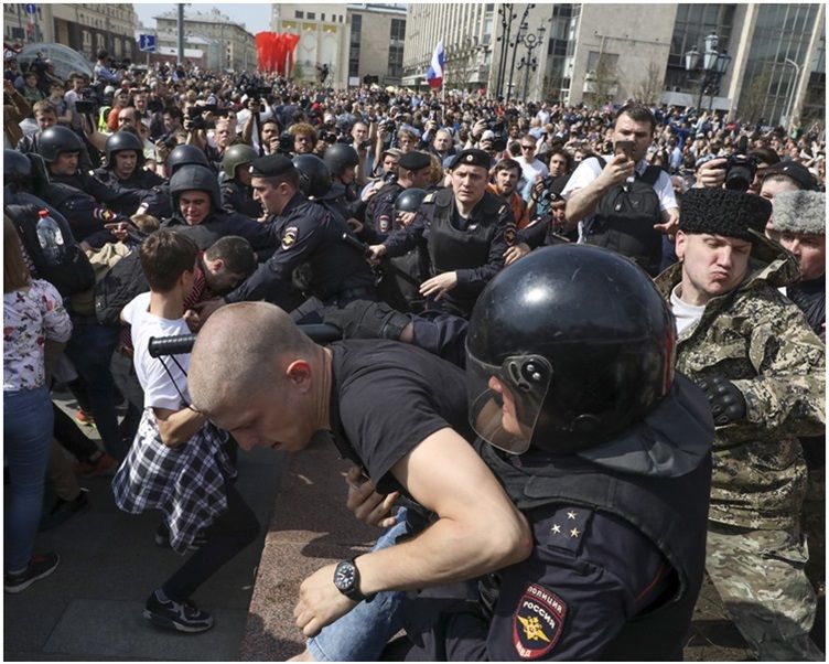 俄數十市示威 警打壓拘逾千人