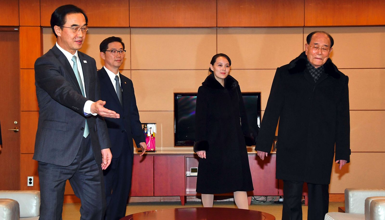 朝鮮高級別代表團乘專機抵韓