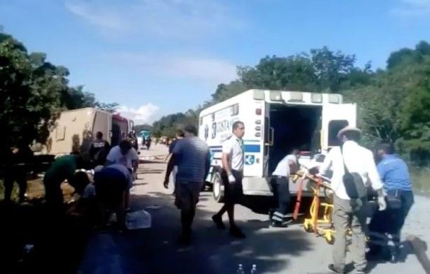 ​墨西哥接載郵輪遊客巴士失事12死