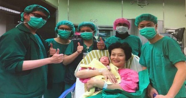 台灣62歲女子順產男嬰