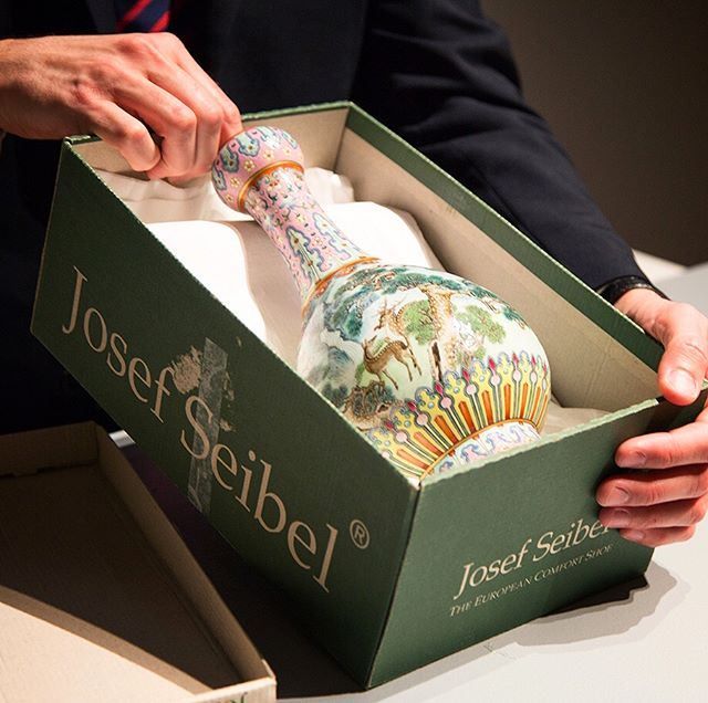 乾隆年代花瓶在巴黎1.5億元拍出
