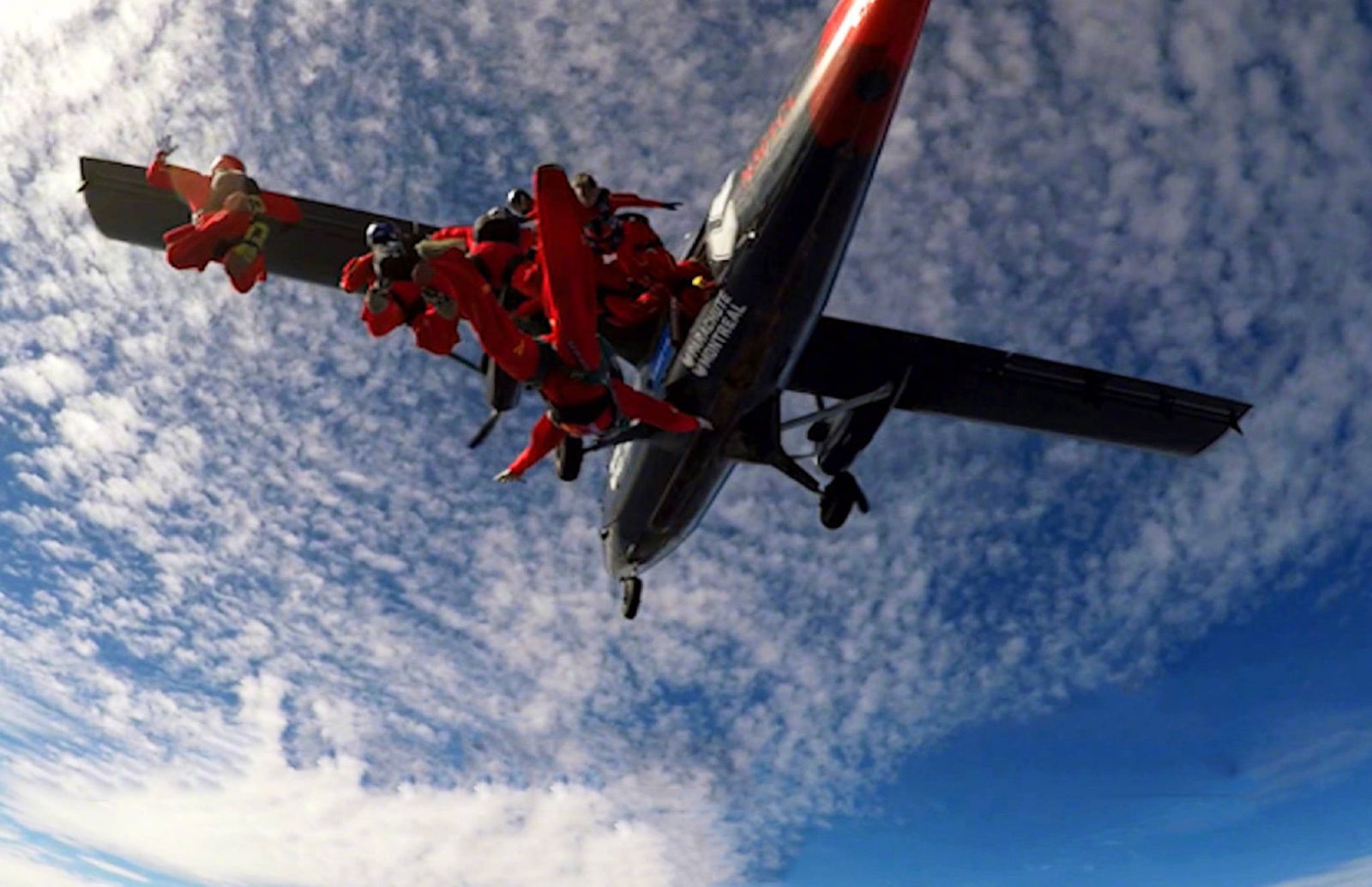 跳傘運動員5,500呎高空砌福字