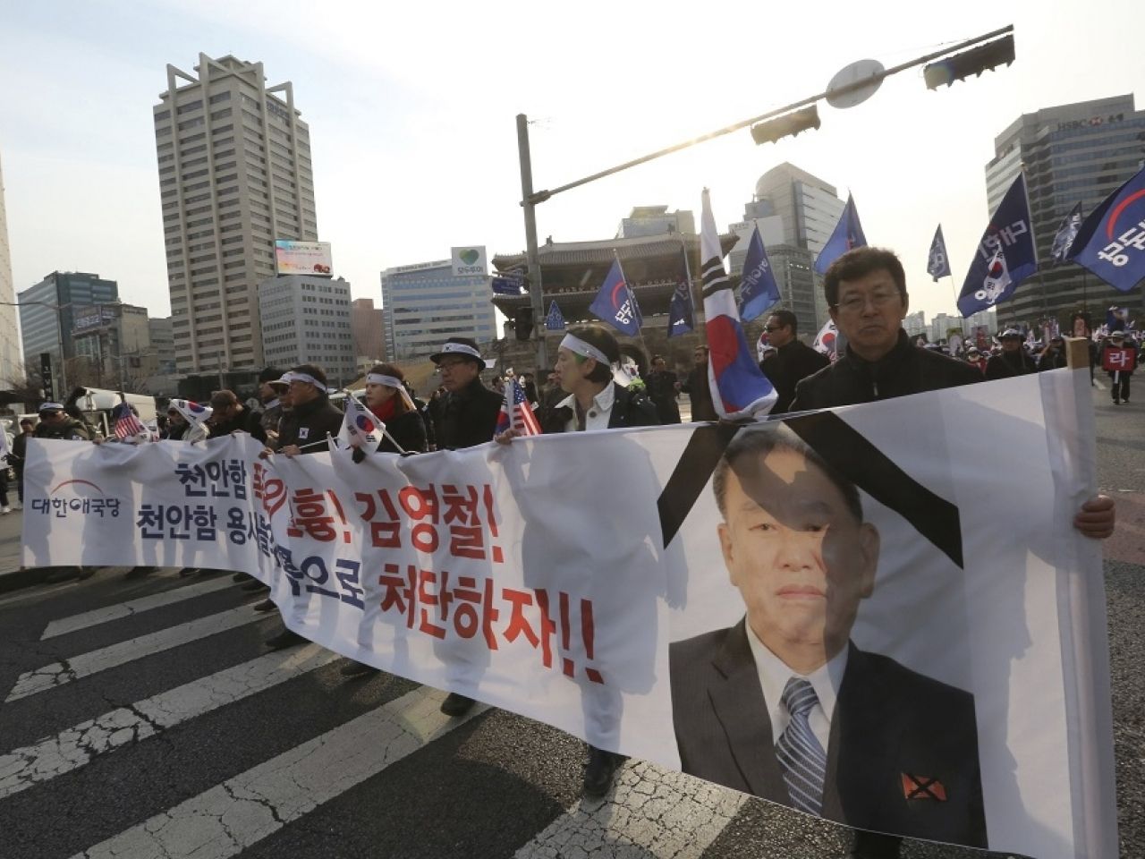 ​韓議員通宵靜坐抗議金英哲到訪
