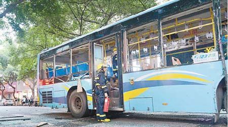 川巴士行駛途中爆炸 車窗震碎15人傷