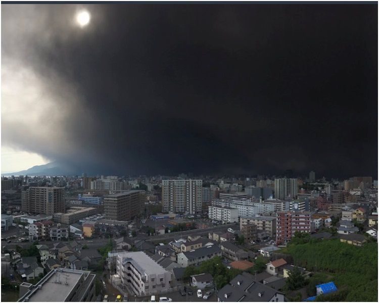 火山灰高達4,700米