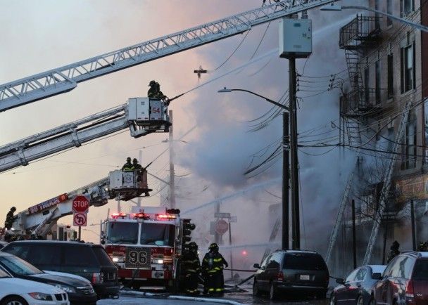​紐約住宅大樓起火23傷