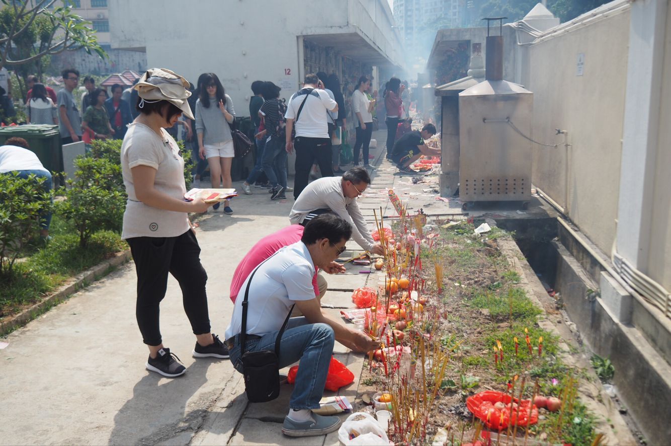 炎熱天氣無阻孝子賢孫祭祖