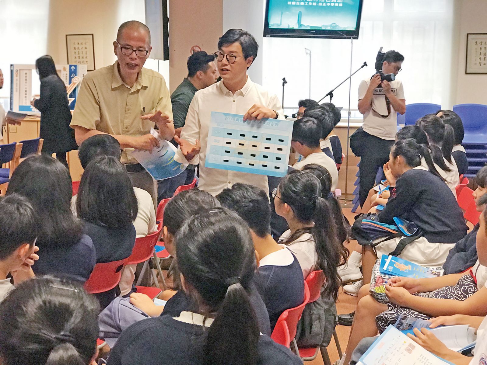 何敬麟冀同學體驗創業過程