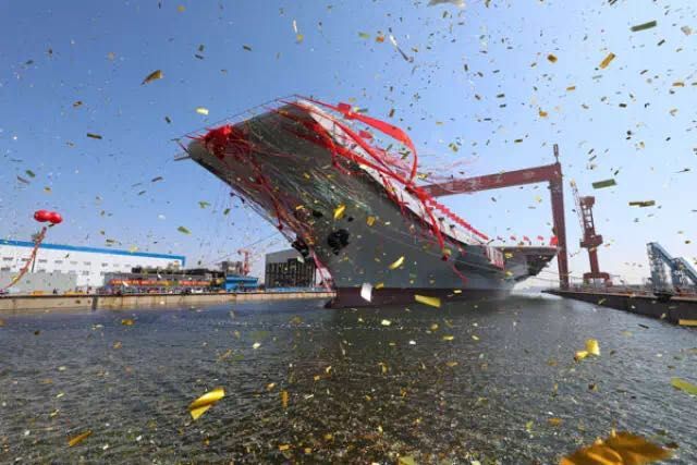 中國首艘國產航母今晨開始海試