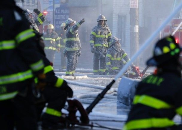 ​紐約住宅大樓起火23傷