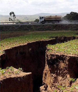 肯尼亞突現數公里大裂縫
