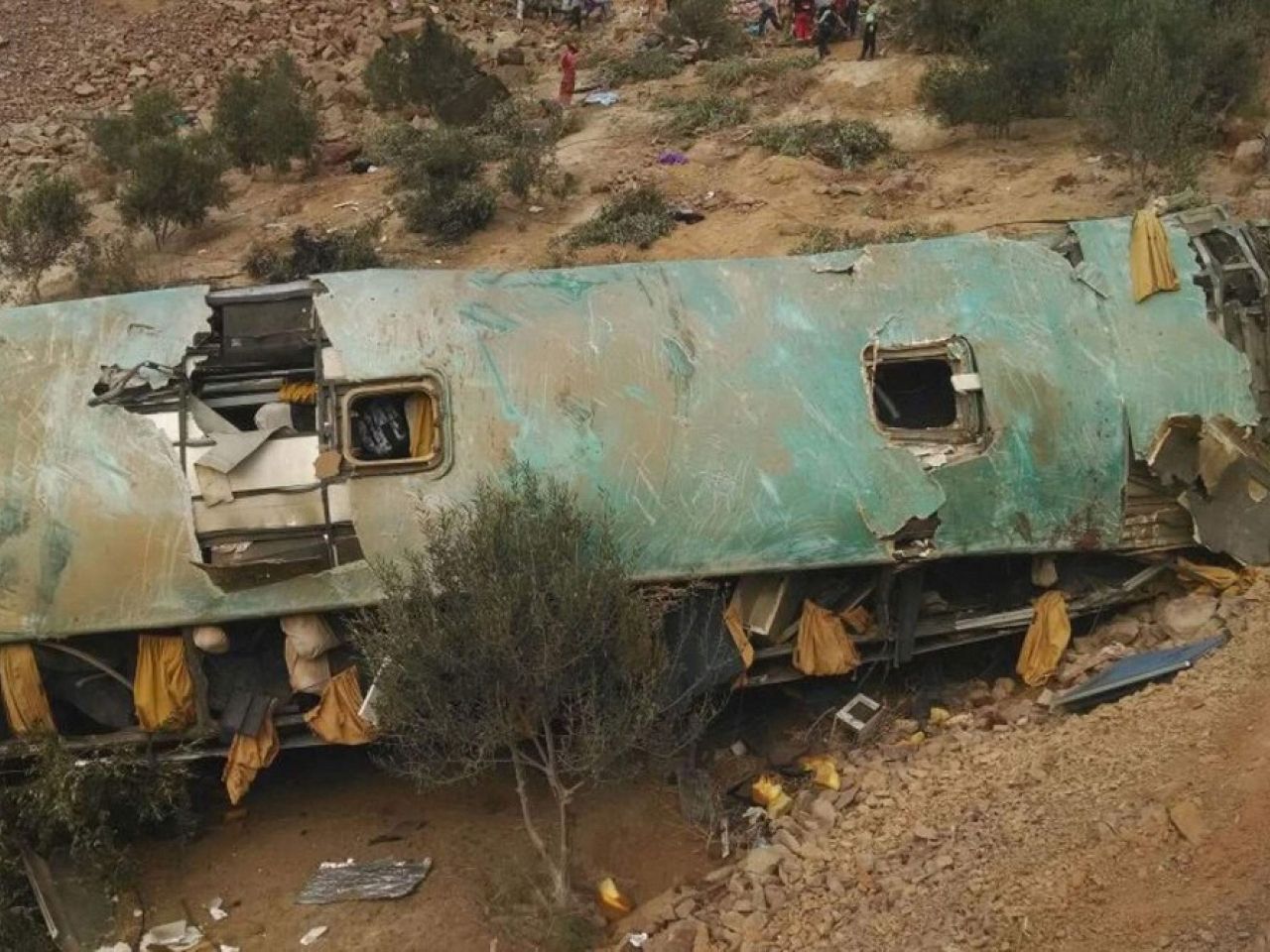 ​秘魯雙層巴士失控墮崖44死