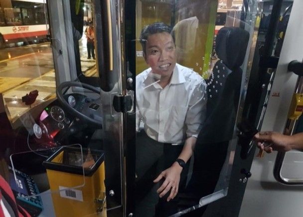新加坡巴士司機位設防護屏　
