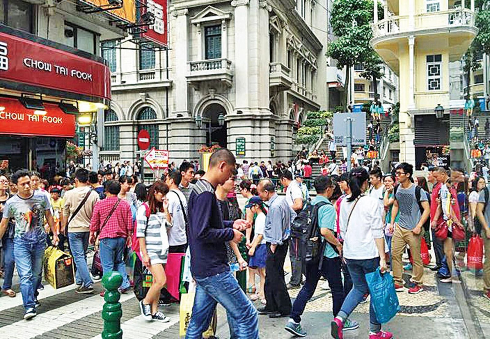 去年零售收益跌至632.3億元