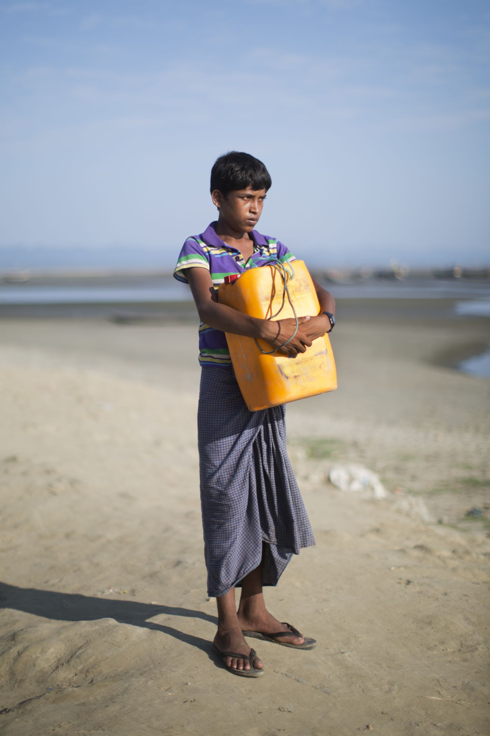 羅興亞少年漂流四公里逃往孟加拉