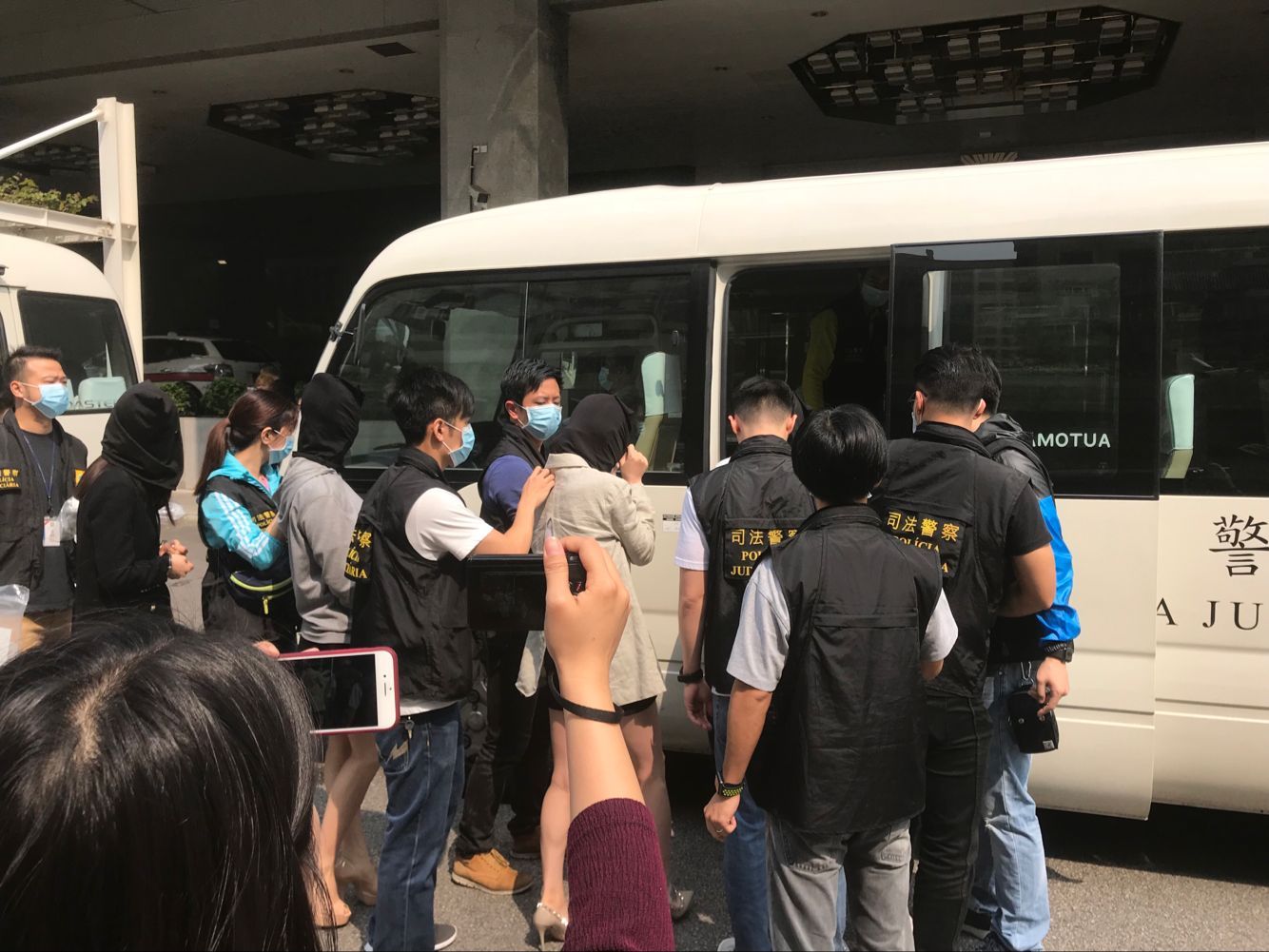 司警拘24名中韓國籍人士