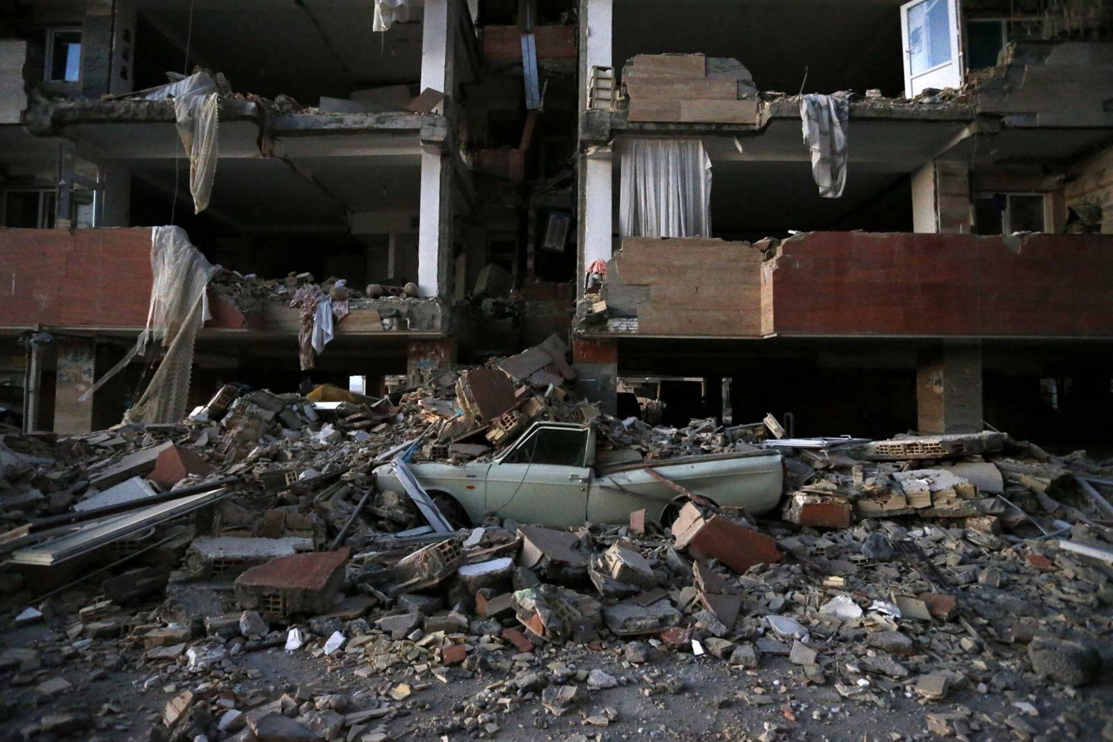 兩伊邊境地震增至逾200死