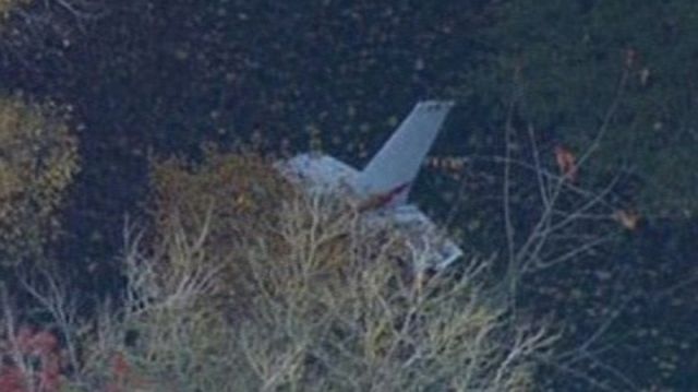 英小型飛機與直升機空中相撞四死