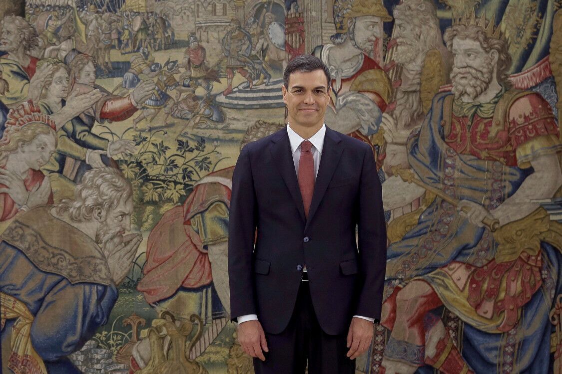 西班牙新首相桑切斯宣誓就職