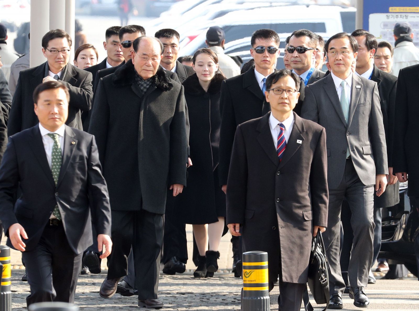 朝鮮高級別代表團乘專機抵韓