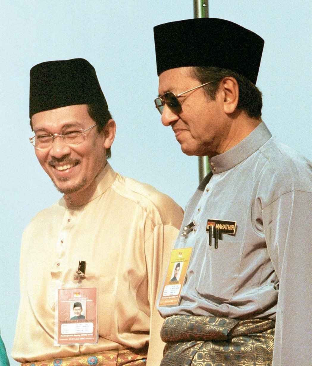馬哈迪擬任總理一至兩年後交棒安華