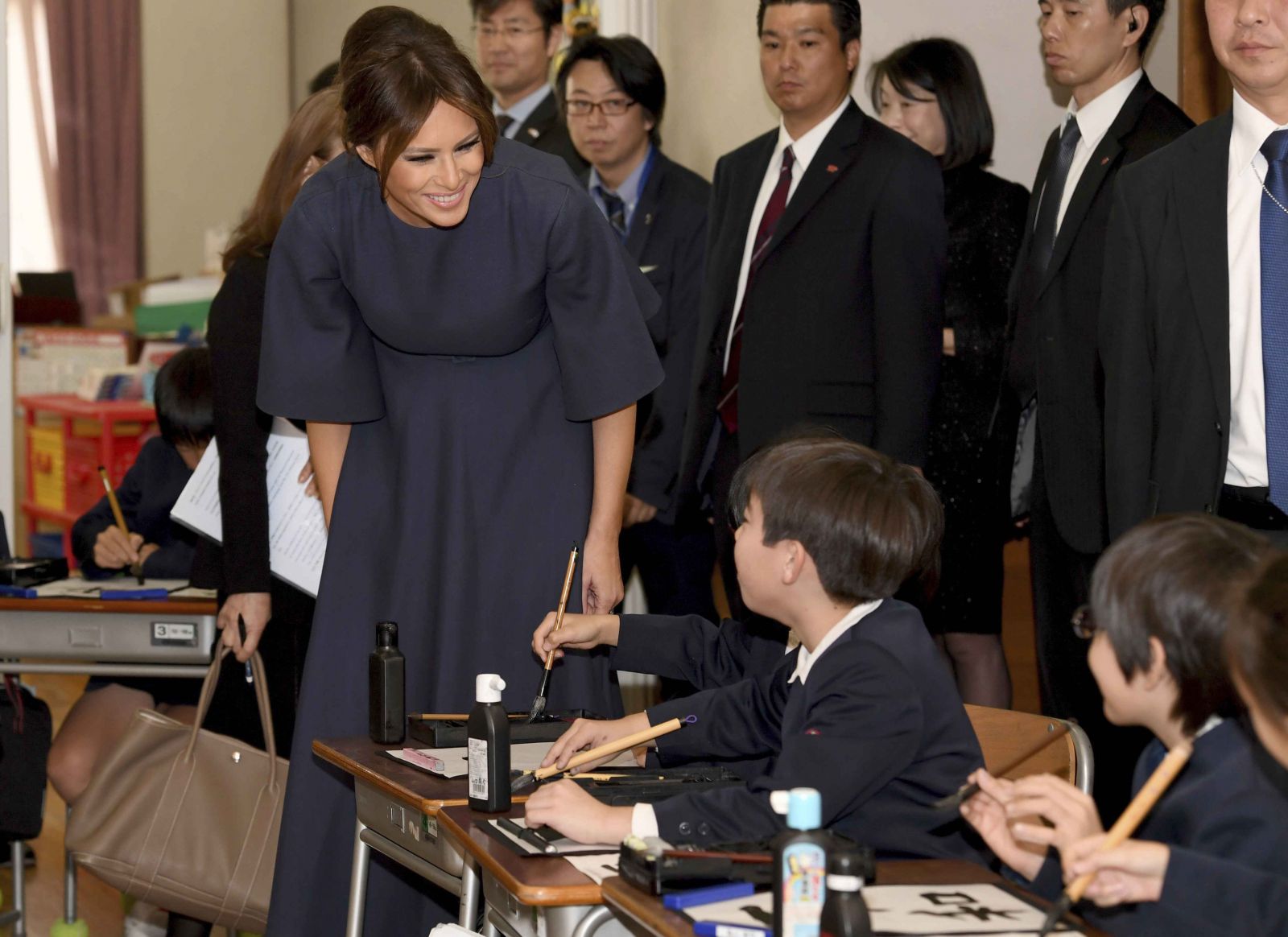 與安倍夫人齊寫「和平」