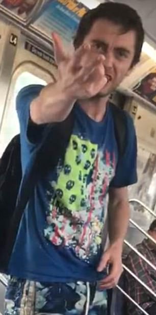 滾出美國否則殺光中國人