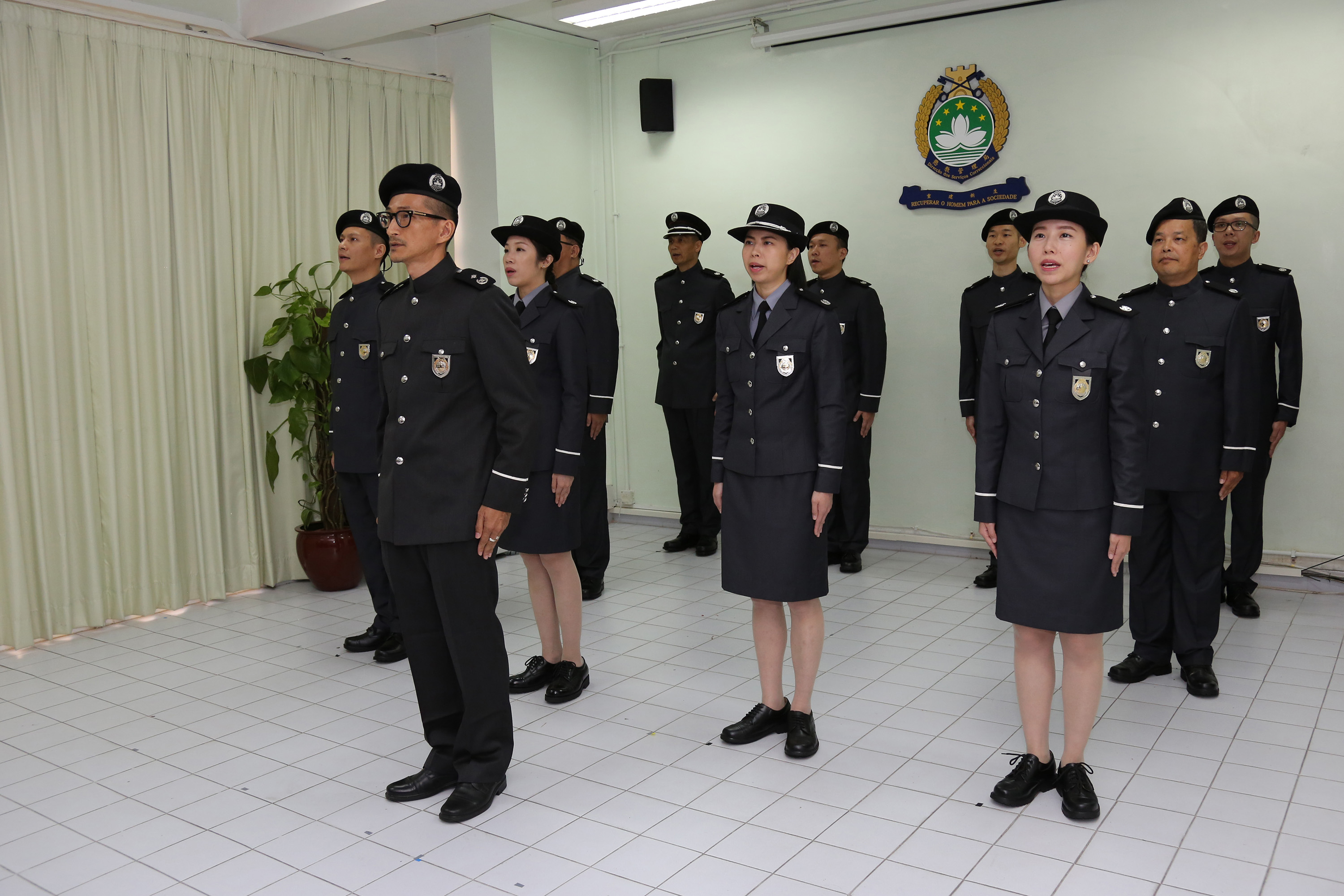 ​懲教管理局十警長就職