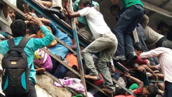 孟買火車站人踩人至少22死