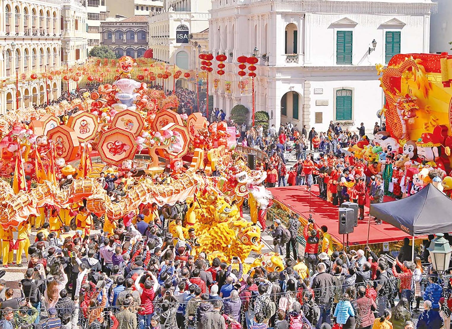 精彩龍獅表演增添歡樂氣氛