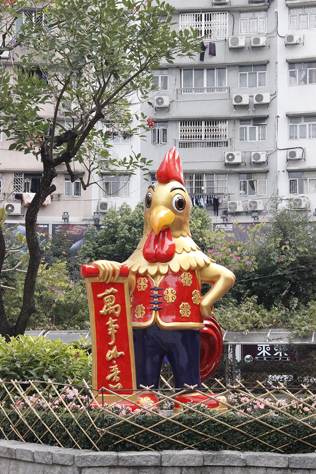 生肖「雞」塑像揭幕