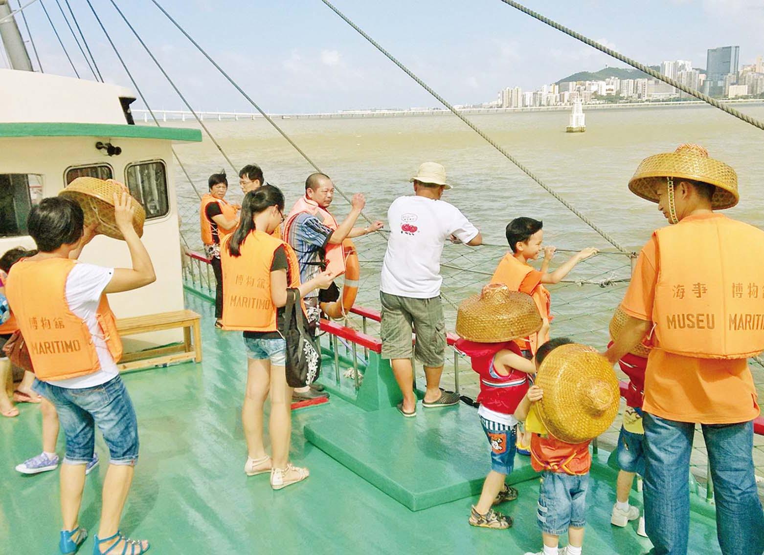 「休漁漁家樂」帶你遊船河