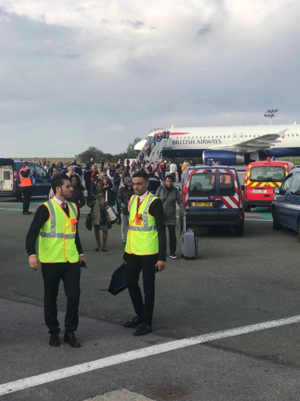 巴黎反恐警包圍英航客機