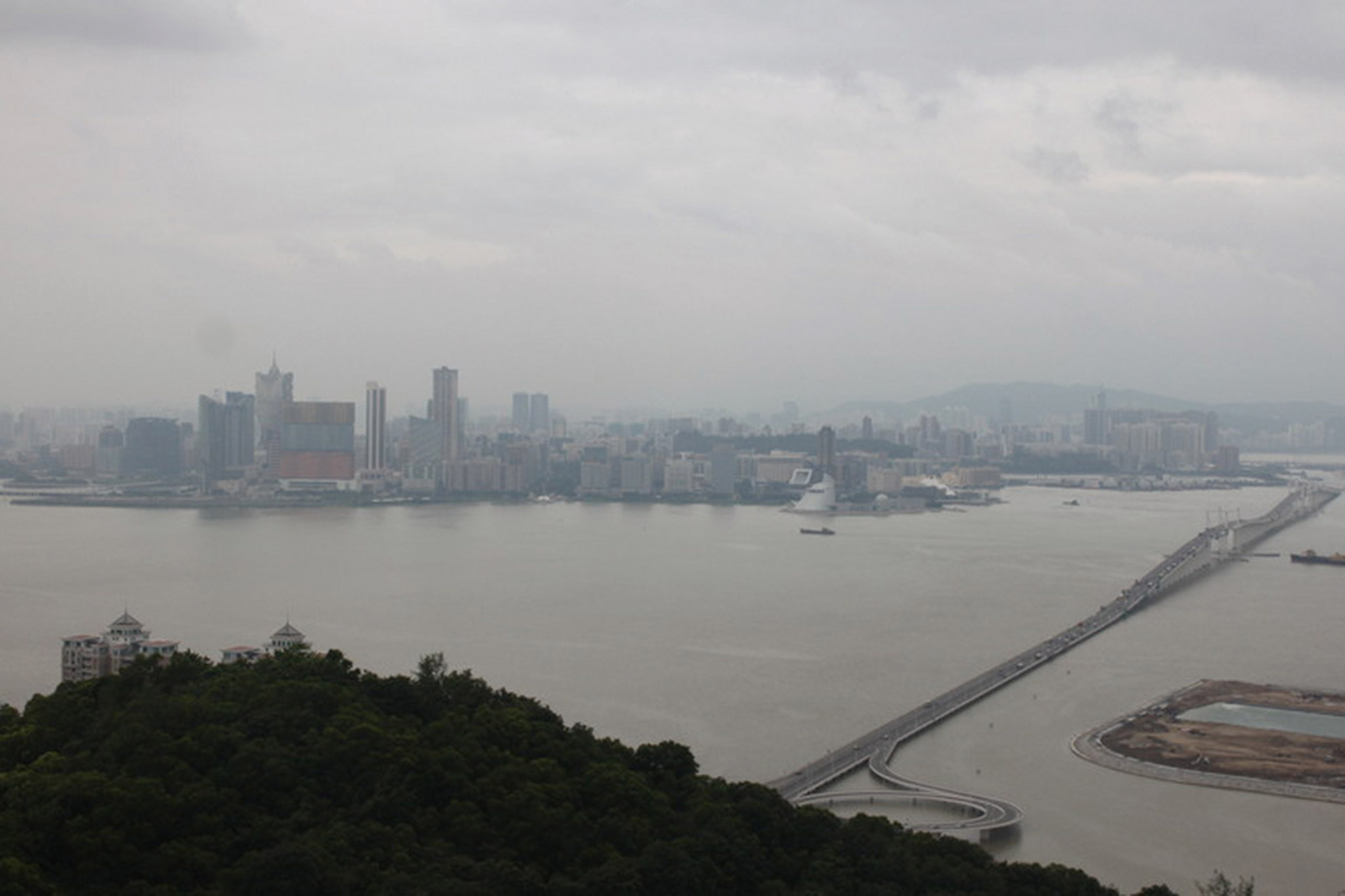 港澳客輪停航 旅客滯留碼頭