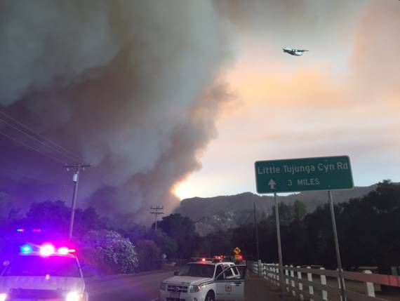 洛杉磯山火蔓延一死燬18屋