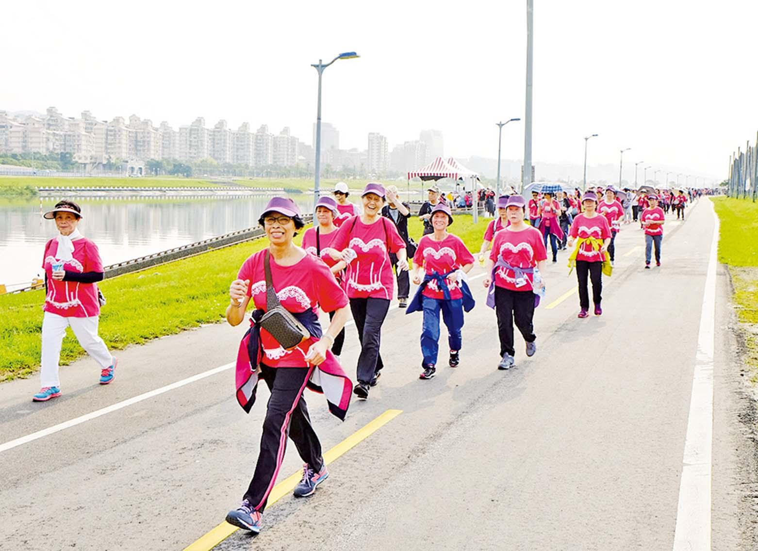 長者台北健走顯銀髮活力